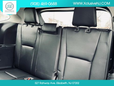 Used 2020 Toyota Highlander XLE image 26