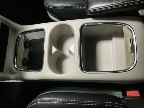 Used 2019 Dodge Grand Caravan SXT image 32