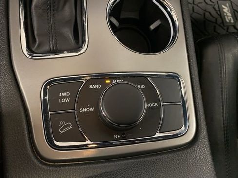 Used 2022 Jeep Grand Cherokee Limited image 29