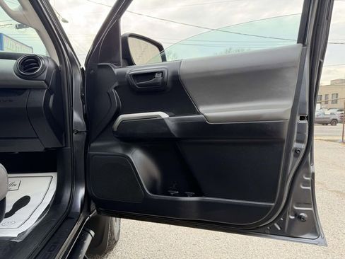 Used 2020 Toyota Tacoma SR5 image 13
