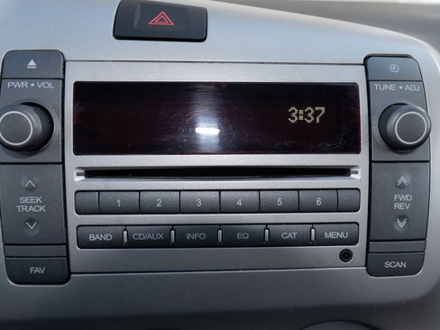 Used 2010 Pontiac Vibe w/ Preferred Package image 22