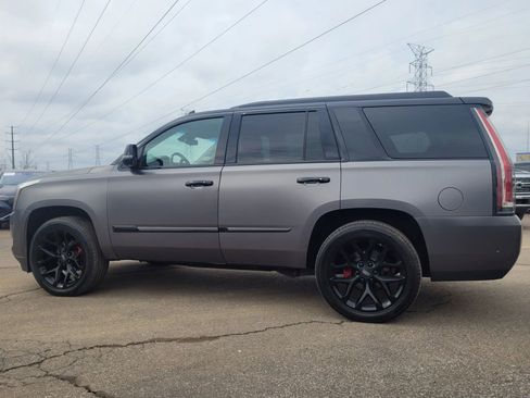 Used 2018 Cadillac Escalade Luxury image 8