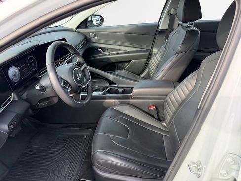 Used 2024 Hyundai Elantra Limited image 12