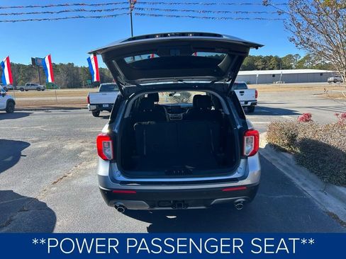 Used 2022 Ford Explorer XLT w/ Equipment Group 202A image 7