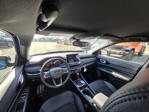 New 2026 Jeep Compass Latitude image 19