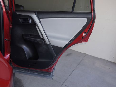 Used 2016 Toyota RAV4 XLE image 45