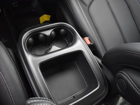 New 2025 Chrysler Pacifica Select image 25