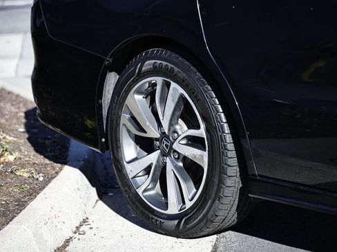 Used 2022 Honda Odyssey Touring image 11