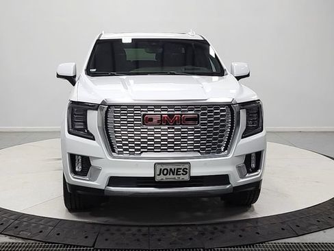 Used 2021 GMC Yukon XL Denali w/ Advanced Technology Package AWD/4WD image 3