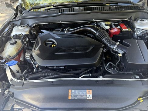 Used 2013 Ford Fusion SE FWD image 12