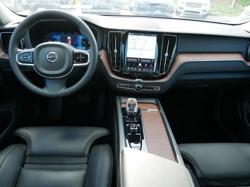 Certified 2024 Volvo XC60 B5 Ultimate w/ Climate Package AWD/4WD image 13