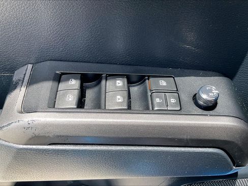 Used 2018 Toyota Tacoma TRD Sport w/ Technology Package RWD image 30