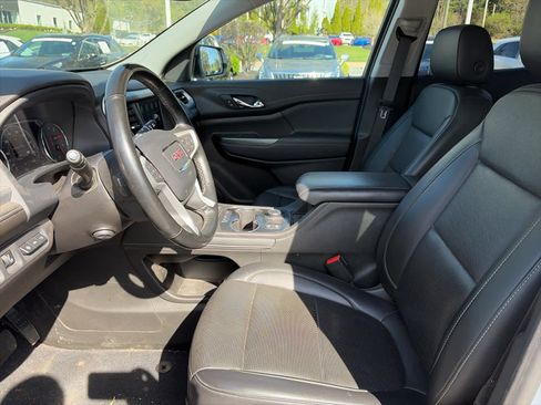 Used 2023 GMC Acadia SLT w/ Elevation Edition image 13