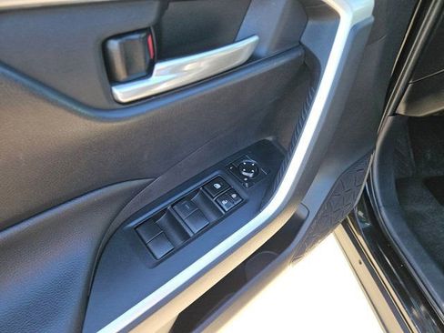 Used 2021 Toyota RAV4 XLE AWD/4WD image 14