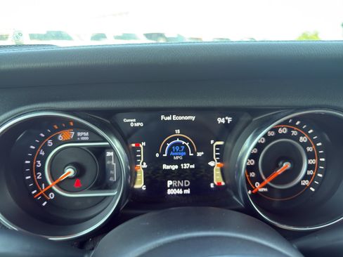 Used 2018 Jeep Wrangler Unlimited Sahara AWD/4WD image 14
