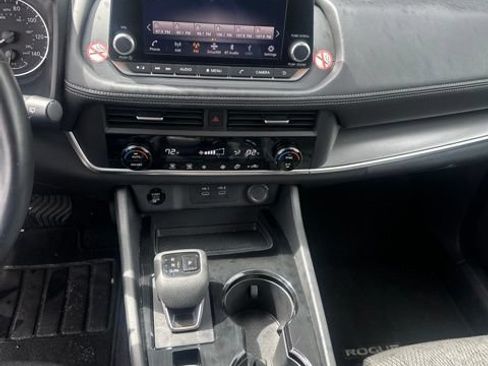 Used 2025 Nissan Rogue SV FWD image 21
