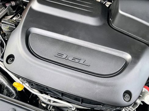 Used 2023 Chrysler Voyager LX image 36