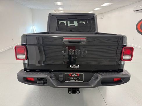 Used 2024 Jeep Gladiator Sport image 7
