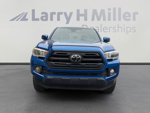 Used 2018 Toyota Tacoma TRD Off-Road image 8