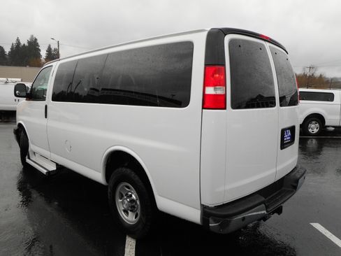 Used 2017 Chevrolet Express 3500 LT w/ LT Preferred Equipment Group image 10