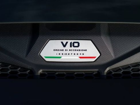 Used 2022 Lamborghini Huracan EVO RWD image 21