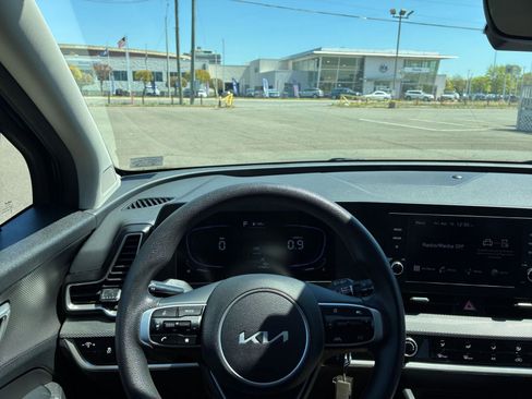 Used 2025 Kia Sportage LX FWD image 34