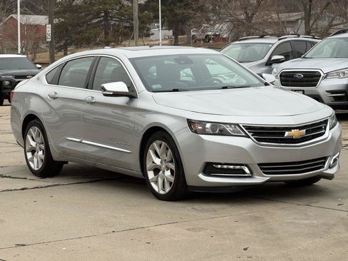 Used 2017 Chevrolet Impala Premier w/ Enhanced Convenience Package FWD image 2
