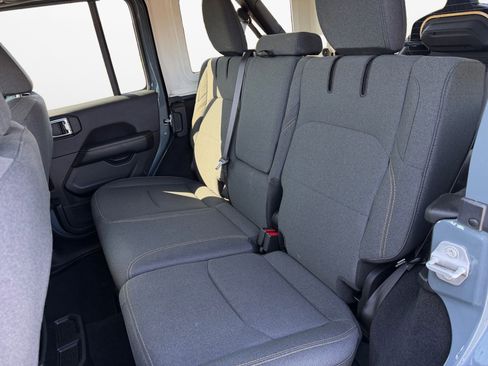 Used 2025 Jeep Wrangler Unlimited Sahara AWD/4WD image 13