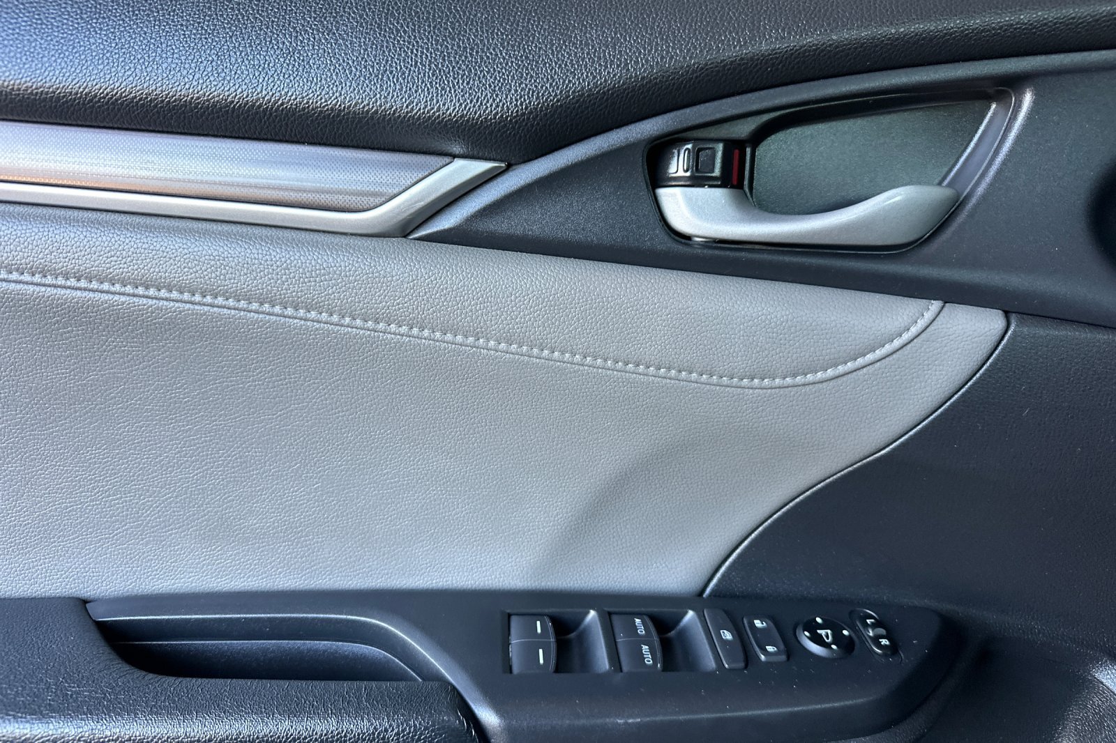 Used 2019 Honda Civic EX-L image 11