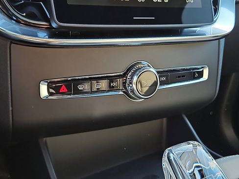 New 2026 Volvo XC90 B6 Plus w/ Protection Package Premier image 14