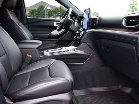 Used 2023 Ford Explorer Platinum w/ Technology Package AWD/4WD image 38