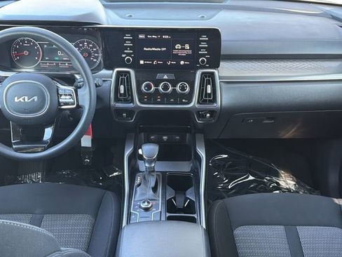 Used 2023 Kia Sorento LX AWD/4WD image 36