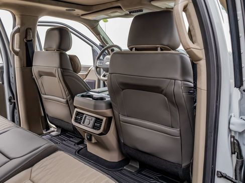 Used 2026 Ford F250 Platinum w/ Platinum Plus Package image 33