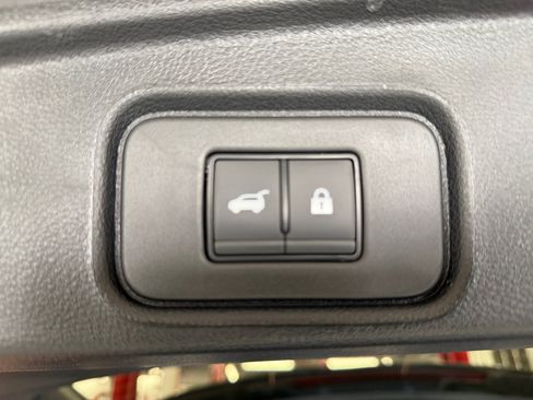 Used 2026 Nissan Pathfinder SV image 33