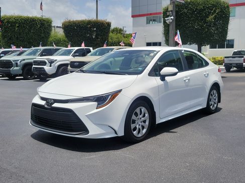 Used 2025 Toyota Corolla LE FWD image 6