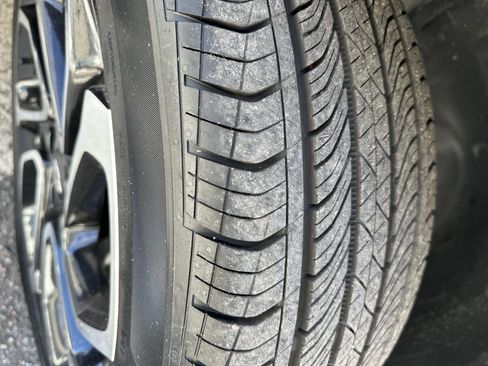 Used 2024 Chevrolet Trax RS w/ Sunroof Package image 7