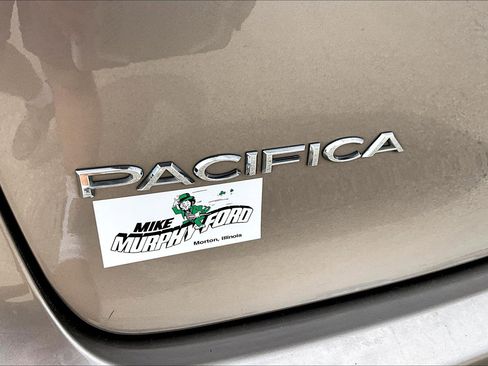 Used 2017 Chrysler Pacifica Touring-L w/ Tire & Wheel Group image 7