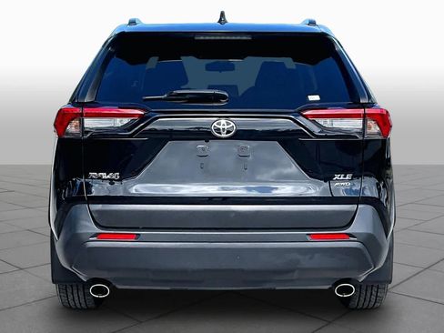 Used 2020 Toyota RAV4 XLE w/ XLE Grade Weather Package image 5