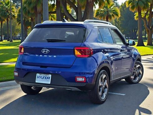 Certified 2022 Hyundai Venue Limited w/ Cargo Package image 5