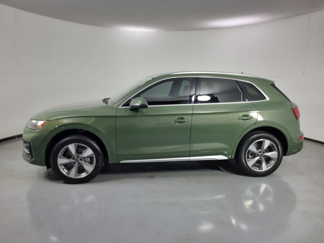 Used 2023 Audi Q5 2.0T Premium Plus w/ Premium Plus Package AWD/4WD image 2