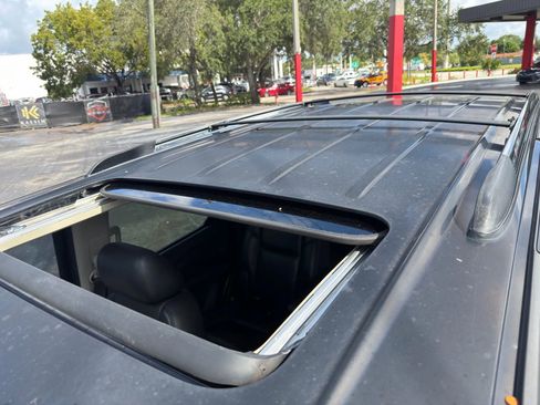 Used 2013 Cadillac Escalade Luxury image 25