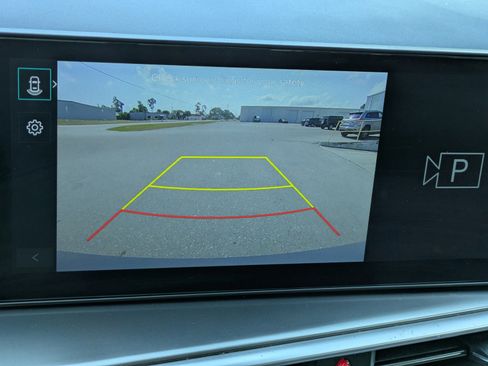 Certified 2025 Kia Sorento LX FWD image 22