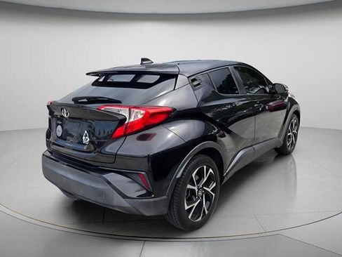 Used 2019 Toyota C-HR XLE FWD image 6