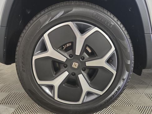 Used 2024 Rivian R1T Adventure Dual AWD/4WD image 12