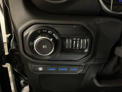 Used 2021 Jeep Wrangler Unlimited Sahara image 27