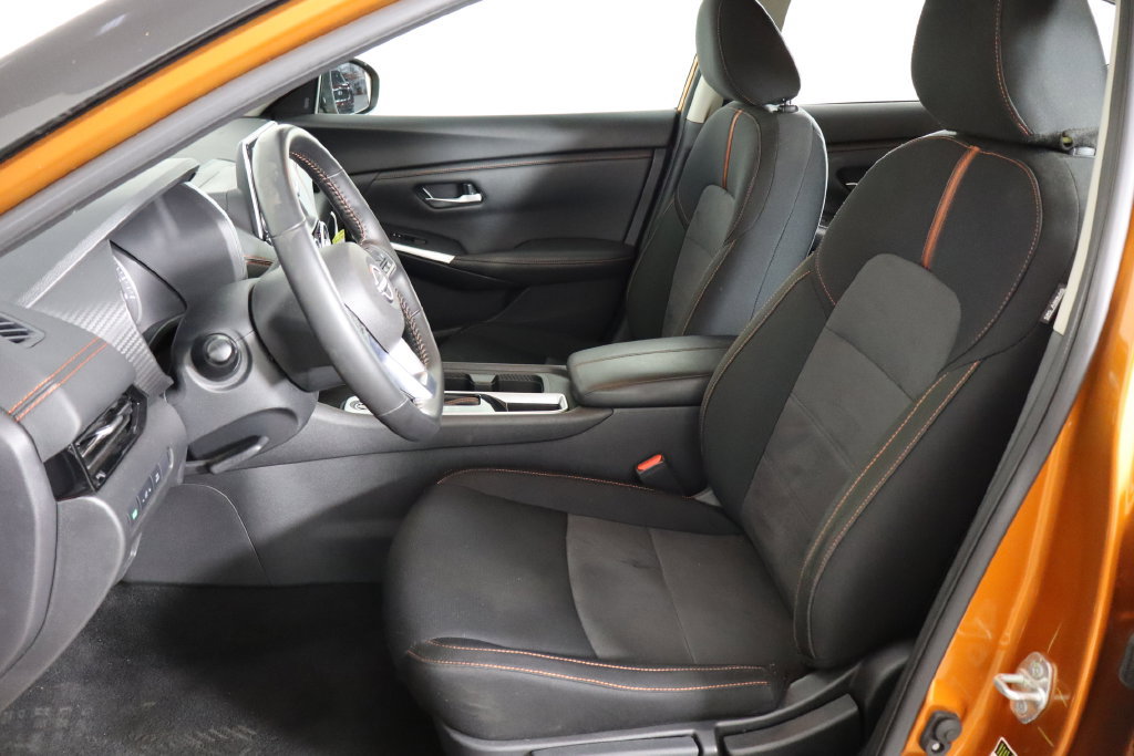 Used 2025 Nissan Sentra SR FWD image 14