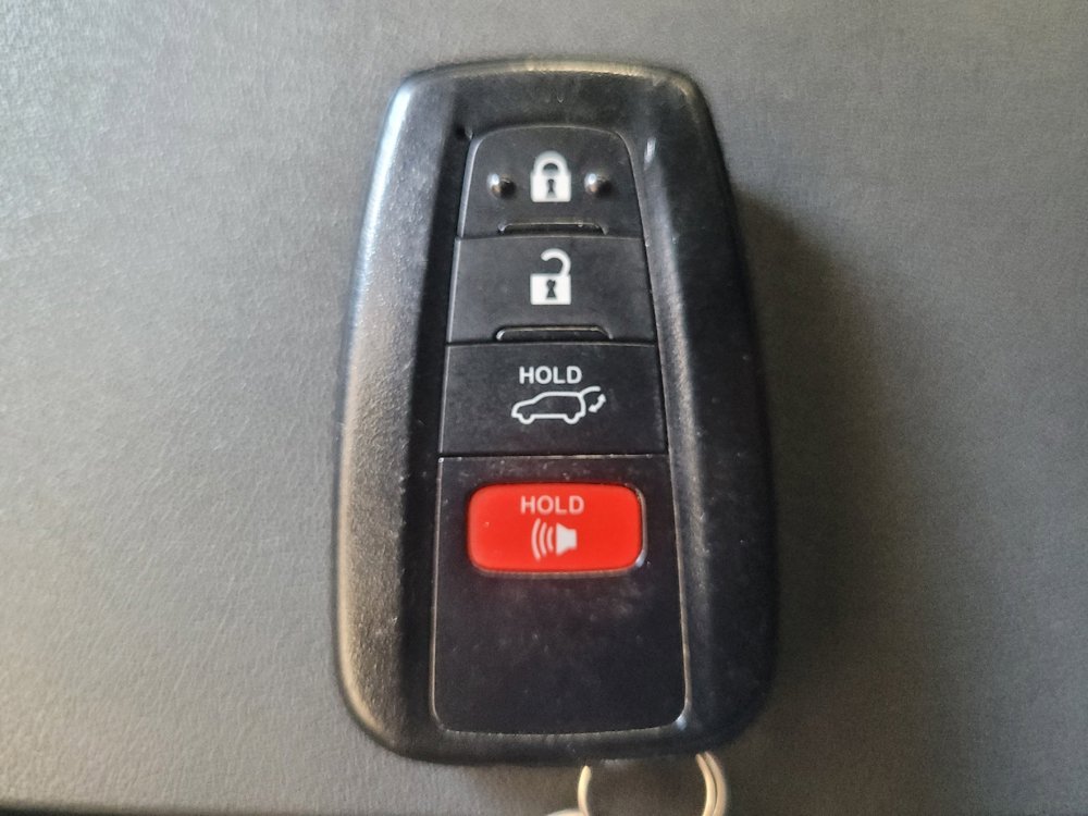 Used 2021 Toyota Highlander XSE FWD image 32