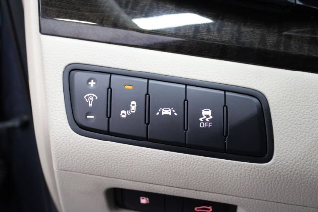Used 2014 Kia Cadenza Premium w/ Technology Package FWD image 19
