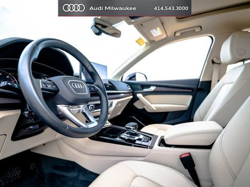 Used 2023 Audi Q5 2.0T Premium w/ Convenience Package AWD/4WD image 3