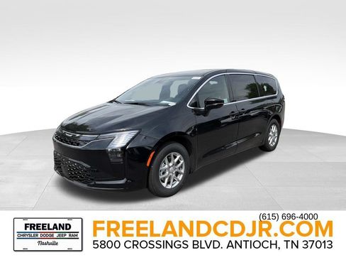 New 2027 Chrysler Pacifica Select FWD image 7